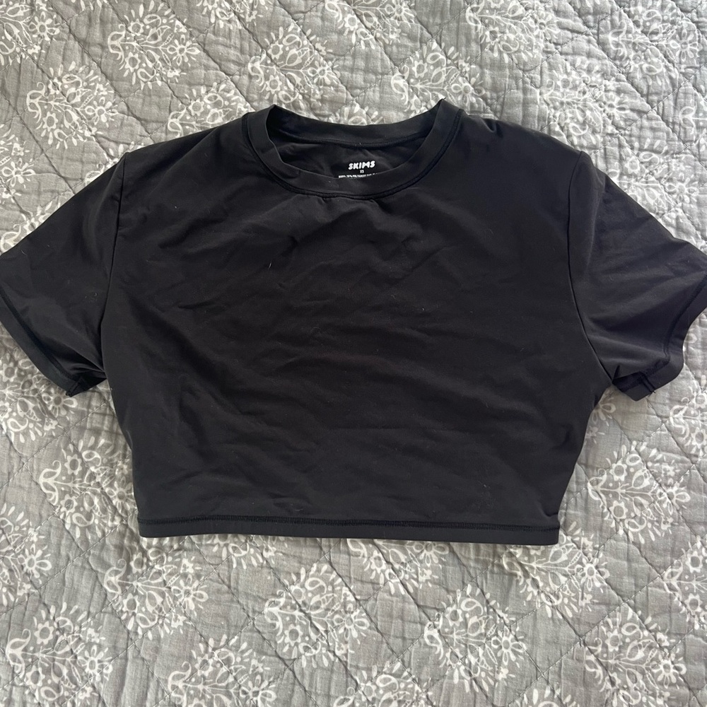 Skims cropped tee